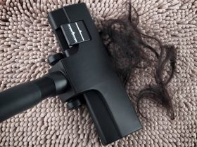 چگونه موها را از روی فرش جمع کنیم؟