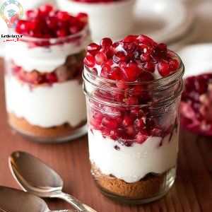 تزیین میز شب یلدایی با میوه و شیرینی و اجیل