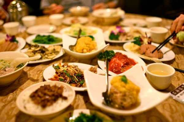 آداب غذا خوردن به ترتیب