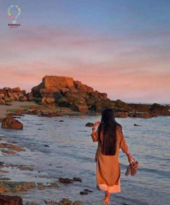 ژست عکاسی کنار دریا دخترانه