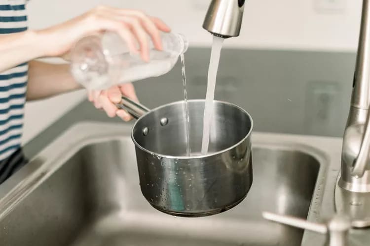 چگونه ظروف استیل را تمیز کنیم؟