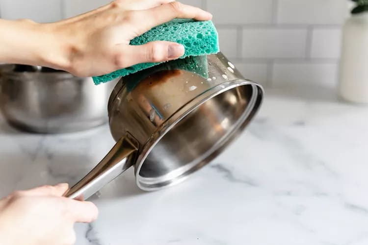 چگونه ظروف استیل را تمیز کنیم؟