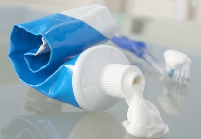 نحوه از بین بردن خش از روی شیشه
