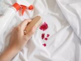 آموزش تمیز کردن خون از روی لباس