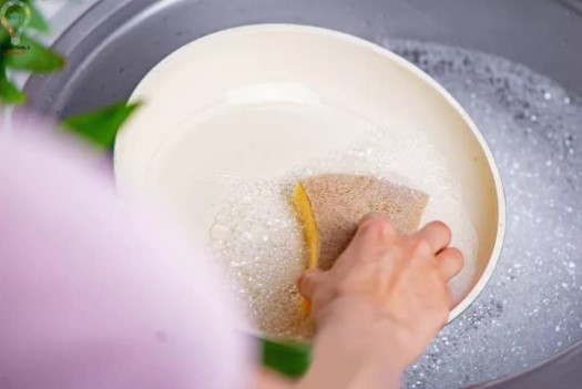 آموزش تمیز کردن ماهیتابه سرامیکی