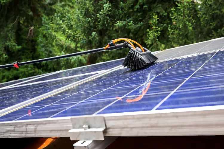 چگونه پنل های خورشیدی را تمیز کنیم؟