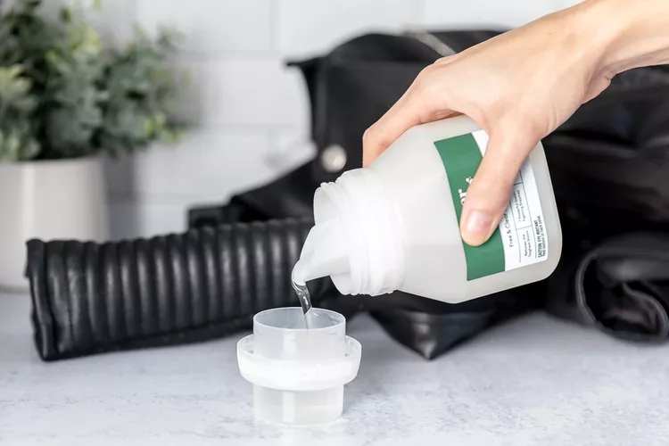 چگونه از کت چرم مراقبت کنیم؟