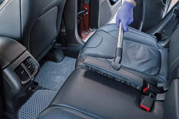 چگونه صندلی چرمی ماشین را تمیز کنیم؟