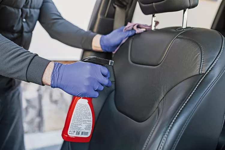 چگونه صندلی چرمی ماشین را تمیز کنیم؟