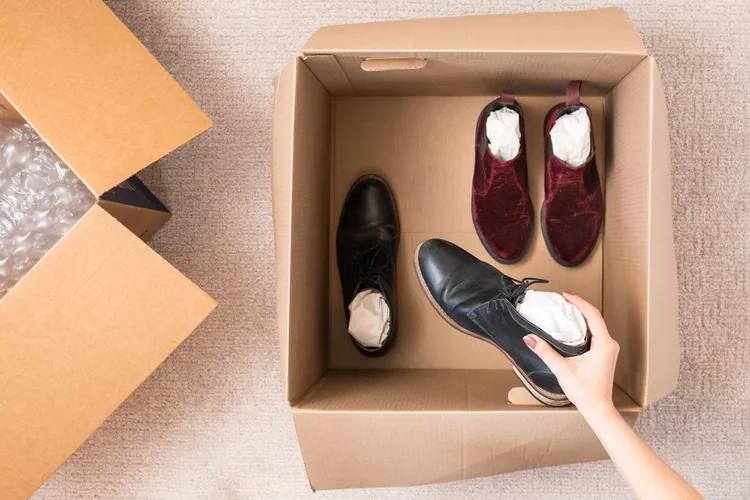آموزش جمع آوری کفش ها برای اسباب کشی