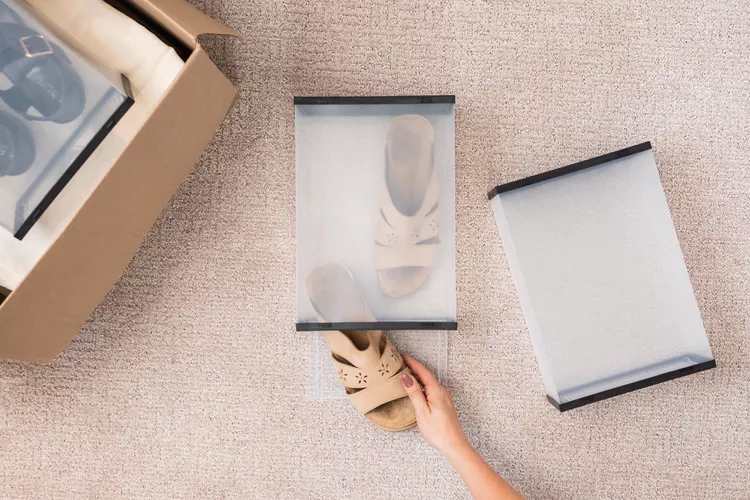 آموزش جمع آوری کفش ها برای اسباب کشی