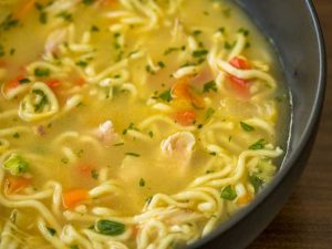 سوپ مرغ رژیمی و رشته، سوپ ساده و آسان