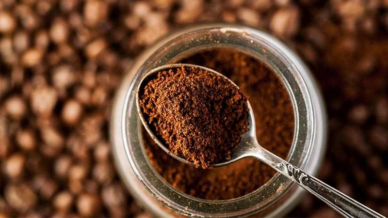 آیا میدانید با تفاله قهوه چه چیزایی را میتوان تمیز کرد؟