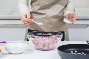 ۹ راهکار کاربردی برای گرفتن شوری غذا