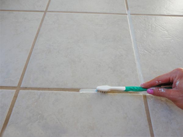 چطور لکه گچ را از روی سرامیک و کاشی پاک کنیم؟