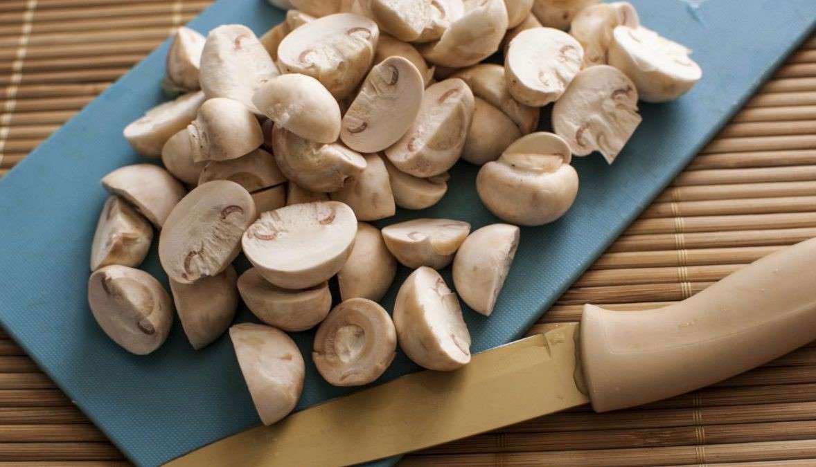 راه‌های جلوگیری از سیاه شدن قارچ‌های خام و سرخ شده