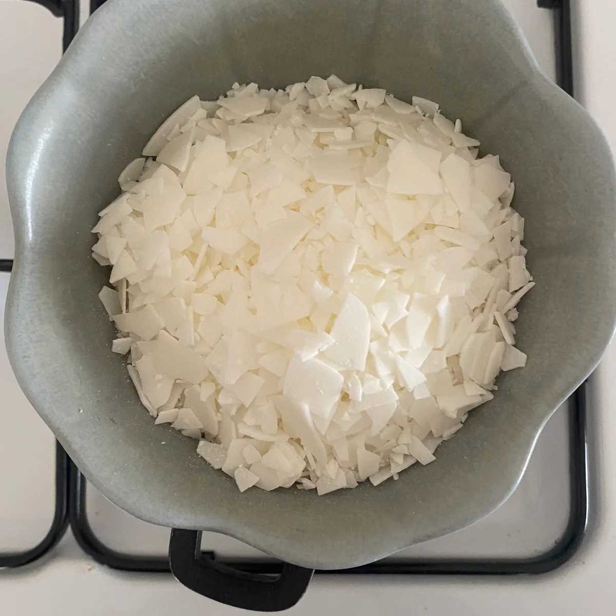 آموزش درست کردن شمع در خانه با استفاده از گلدان‌های بازیافتی!