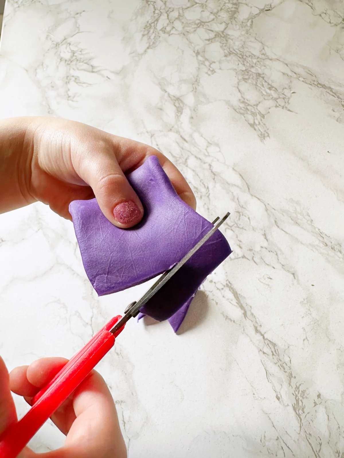 راهنمای توسعه مهارت‌های قیچی در کودکان پیش‌دبستانی