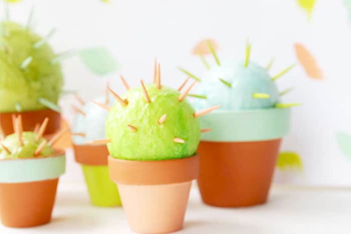 نقاشی خلال دندان با رنگ اکریلیک سبز لیمویی و هلویی