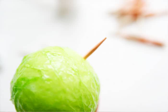 نقاشی خلال دندان با رنگ اکریلیک سبز لیمویی و هلویی