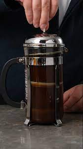 تهیه چای گیاهی با استفاده از فرنچ پرس