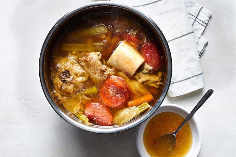 آیا موهای سالم‌تری می‌خواهید؟ غذاهای توصیه‌شده توسط متخصصان تغذیه!