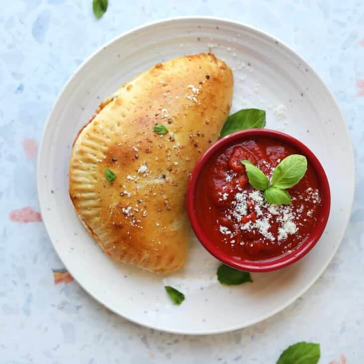 کالزونه چیست؟ آموزش دستور پخت آسان کالزونه